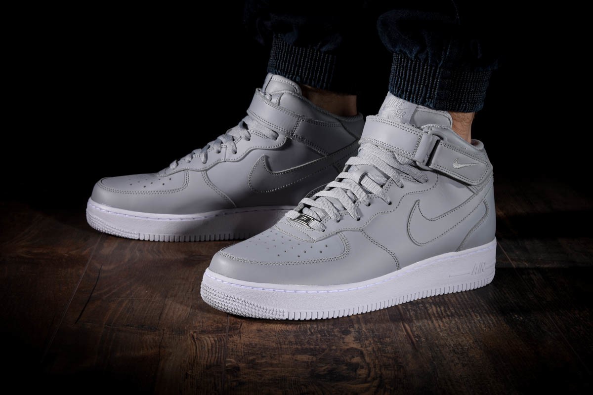 Найк форсы мид. Найк АИР Форс 1 МИД 07. Nike Air Force 1. Nike Air Air Force 1. Nike Force 1.