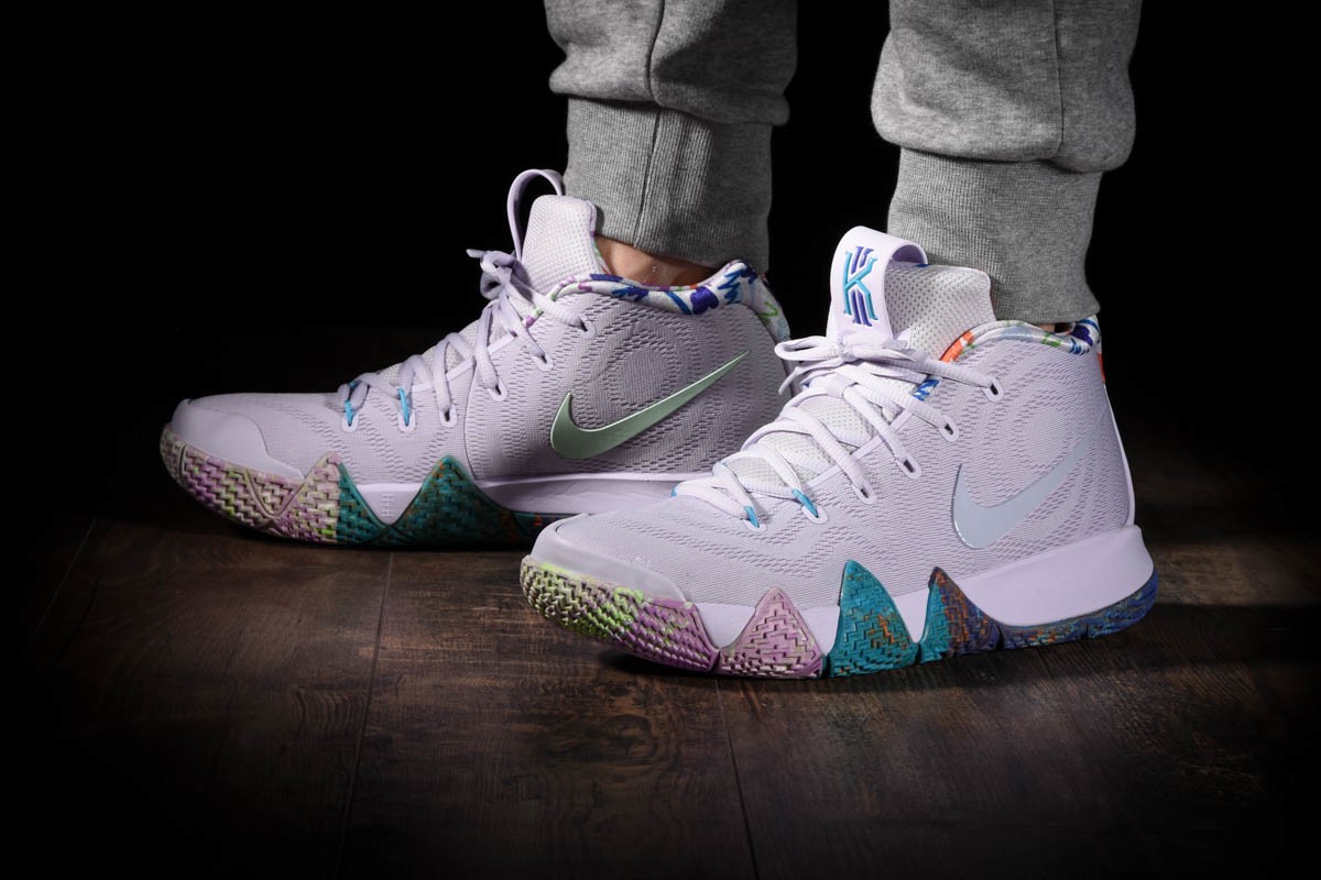 NIKE KYRIE 4 90s