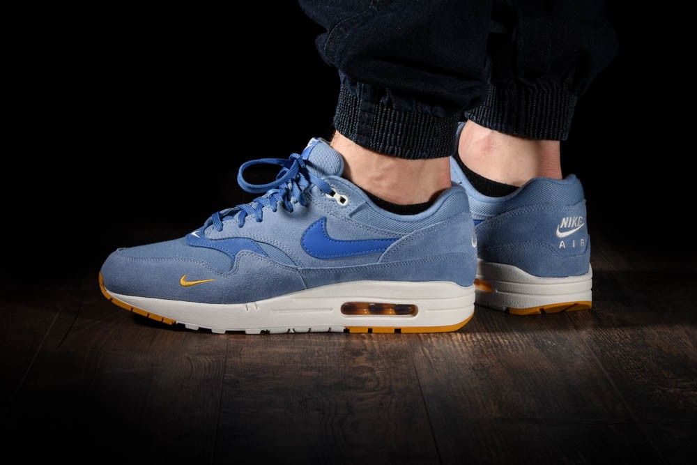 Nike air max 1 premium sales mini swoosh