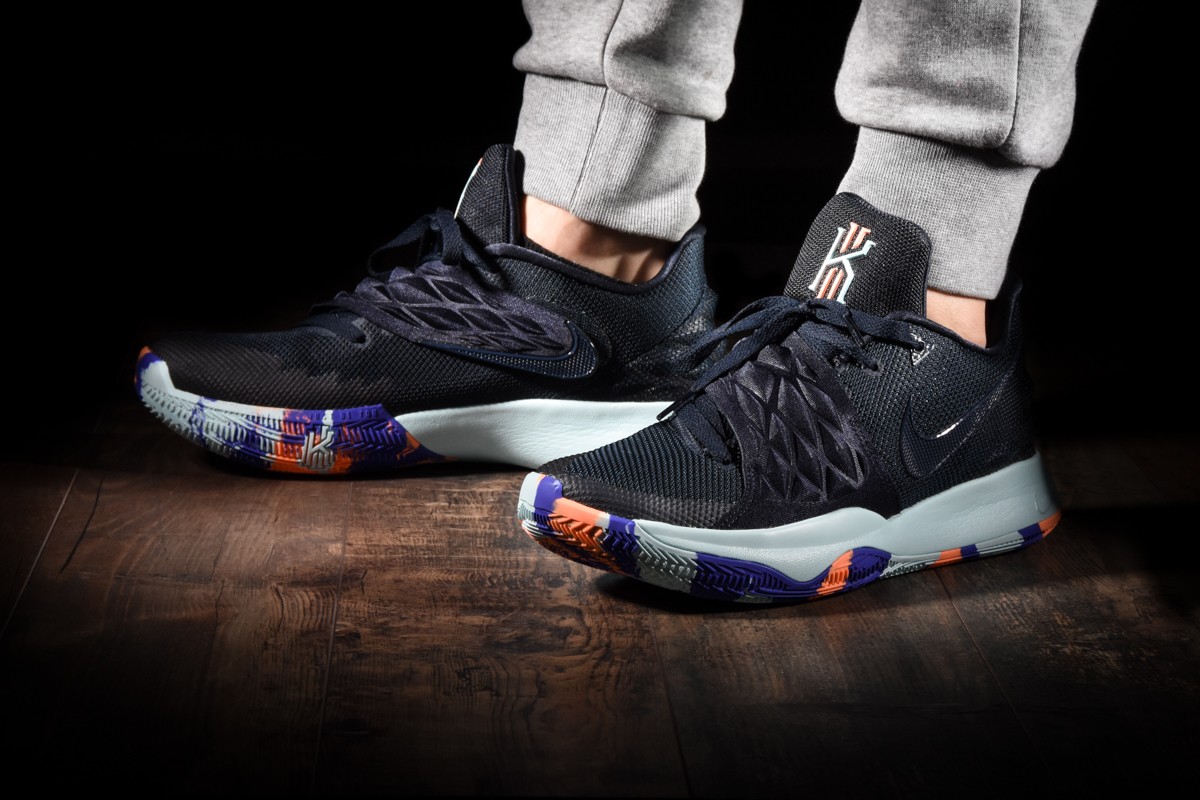 NIKE KYRIE LOW FDNY