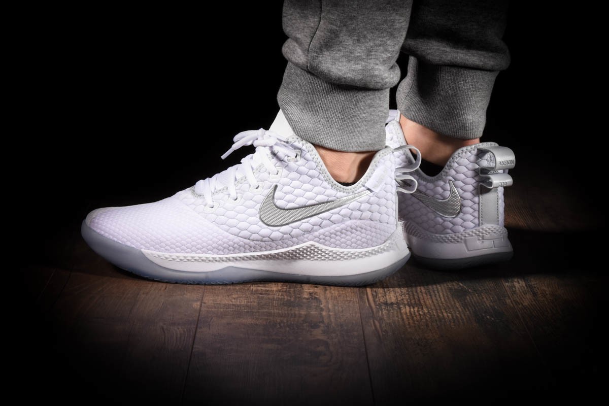 Nike lebron witness iii white clearance chrome