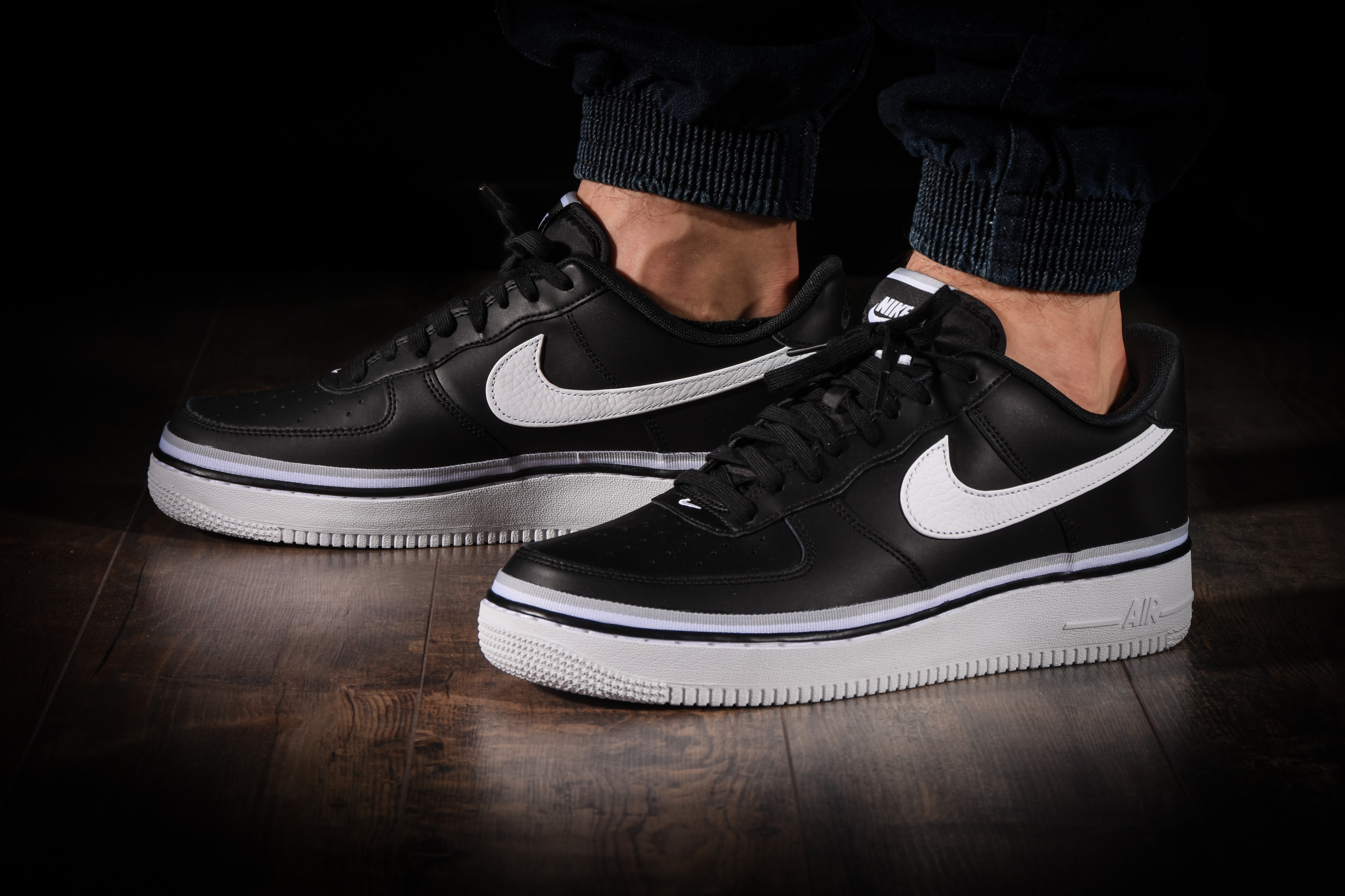NIKE AIR FORCE 1 LOW '07 LV8 BLACK WHITE WOLF GREY