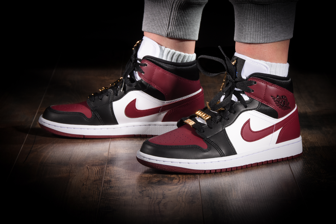 air jordan 1 mid black beetroot