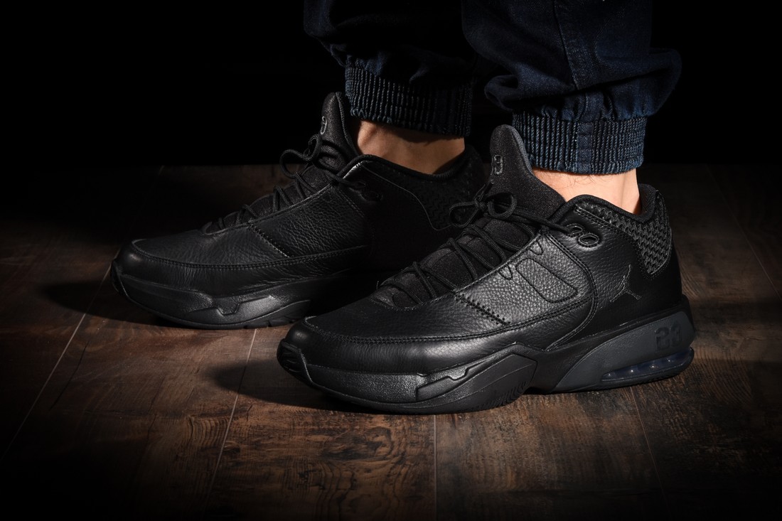 jordan aura max 3 black