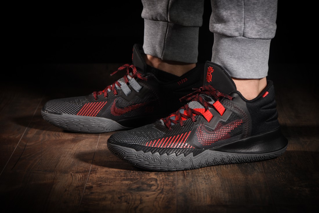 NIKE KYRIE FLYTRAP 5 BRED