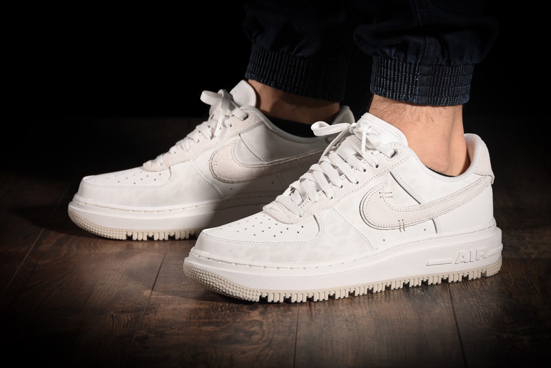 Nike Air Force 1 Luxe 'Triple White